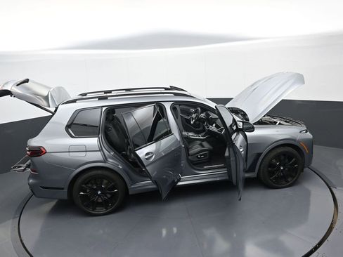 Used 2025 BMW X7 M60i image 41