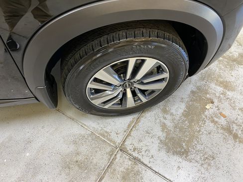 Used 2024 Nissan Pathfinder SL image 14