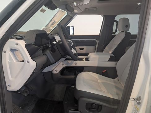 New 2026 Land Rover Defender 110 X-Dynamic SE image 10