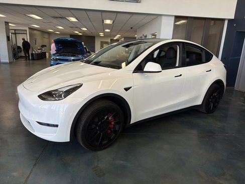 Used 2025 Tesla Model Y Long Range image 6