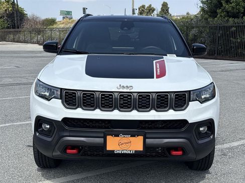 Used 2025 Jeep Compass Trailhawk w/ Trailer Tow Group AWD/4WD image 8