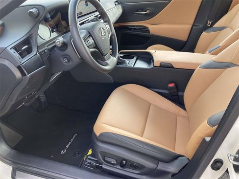 Used 2025 Lexus ES 300h w/ Premium Package image 12