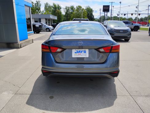 Used 2025 Nissan Altima 2.5 SV FWD image 15