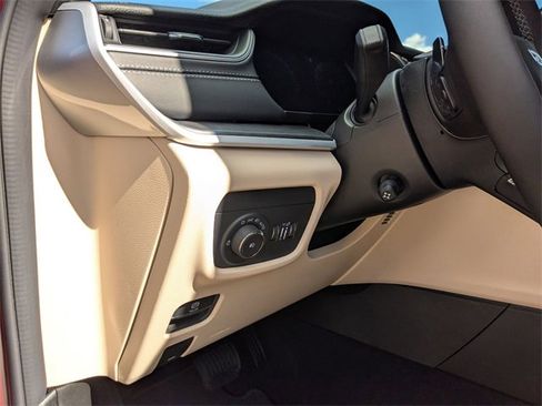 New 2025 Jeep Grand Cherokee Limited w/ Luxury Tech Group II image 16