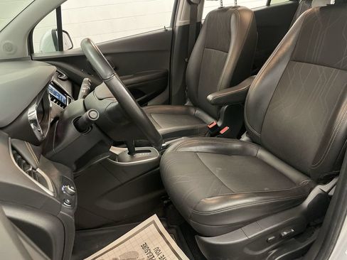 Used 2018 Chevrolet Trax LT w/ LT Convenience Package AWD/4WD image 12