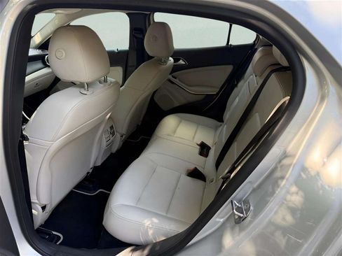 Used 2019 Mercedes-Benz GLA 250 4MATIC image 15