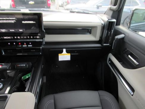 New 2026 GMC Hummer EV 4x4 Crew Cab image 14