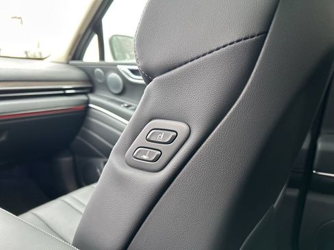 Certified 2025 Genesis GV80 2.5T Advanced AWD/4WD image 14