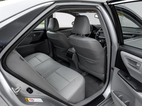 Used 2016 Toyota Camry XLE w/ Moonroof Package FWD image 36