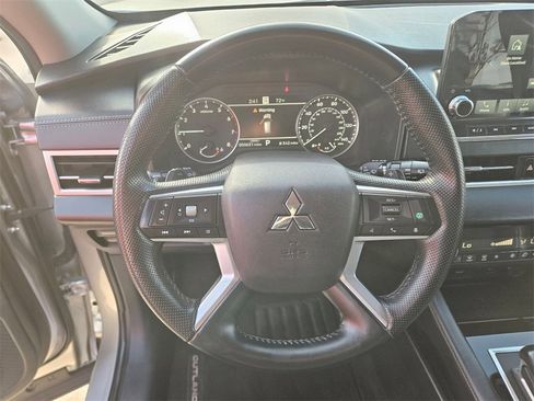 Used 2024 Mitsubishi Outlander SE image 18