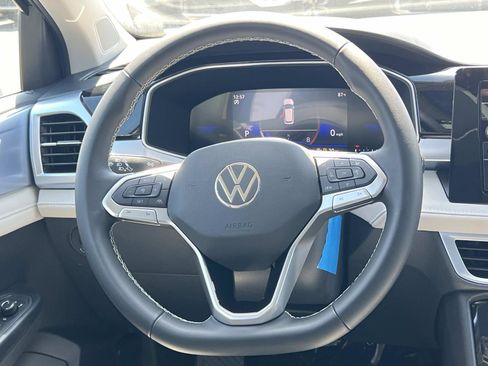 New 2025 Volkswagen Taos SE image 6