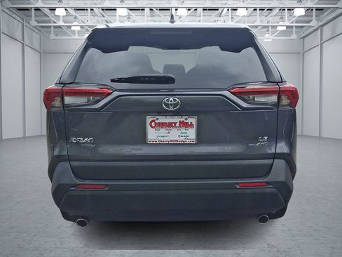 Used 2023 Toyota RAV4 LE AWD/4WD image 4