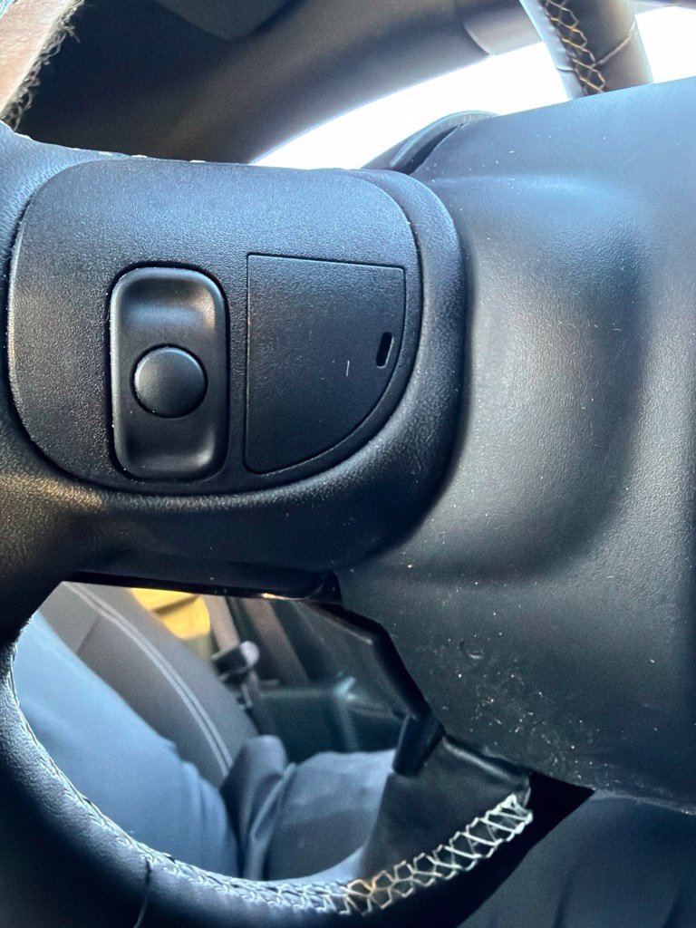 Used 2024 Chrysler Pacifica Touring FWD image 19