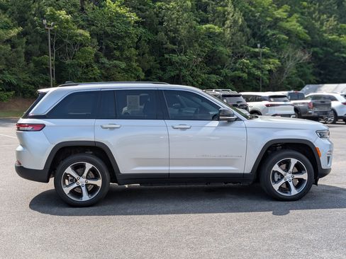 Used 2023 Jeep Grand Cherokee 4WD 4xe w/ Luxury Tech Group II image 10