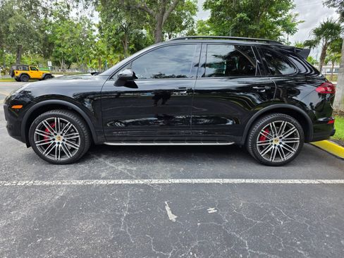 Used 2016 Porsche Cayenne Turbo S AWD/4WD image 2