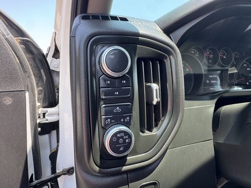 Used 2021 GMC Sierra 2500 4x4 Crew Cab w/ Convenience Package image 17