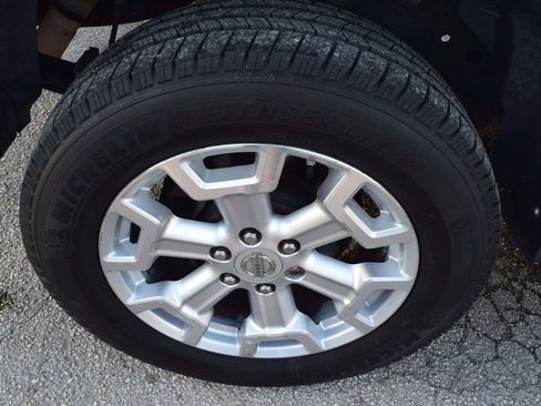 Used 2017 Nissan Titan SV image 24