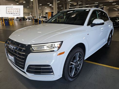 Used 2020 Audi Q5 e Premium w/ Convenience Package AWD/4WD image 1