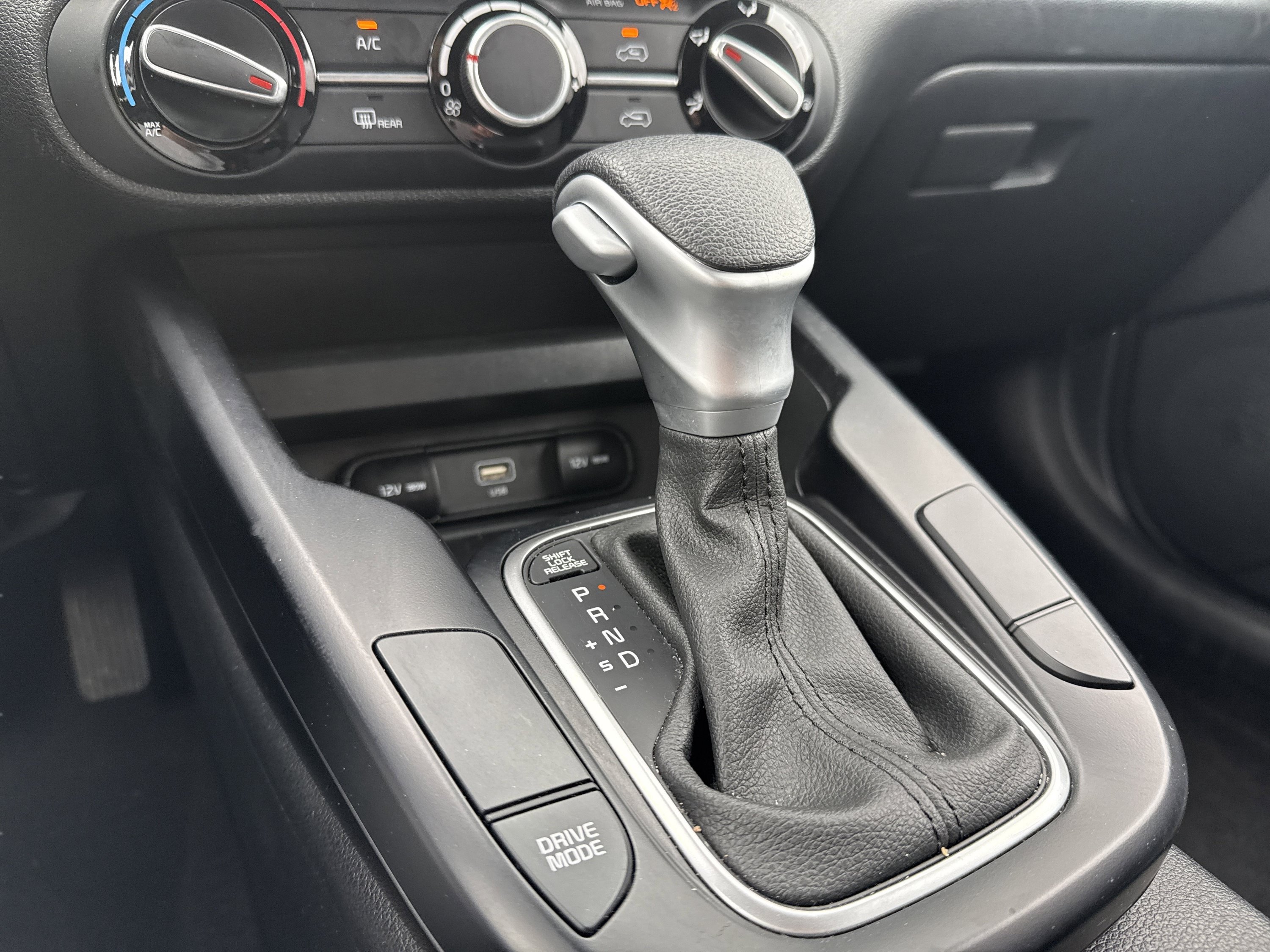 Used 2025 Kia Soul LX w/ LX Technology Package FWD image 21