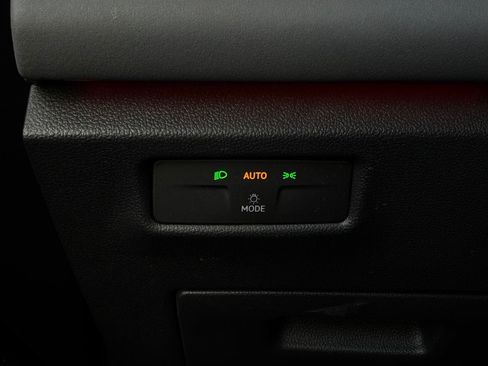 Used 2026 Volkswagen Tiguan SE FWD image 23