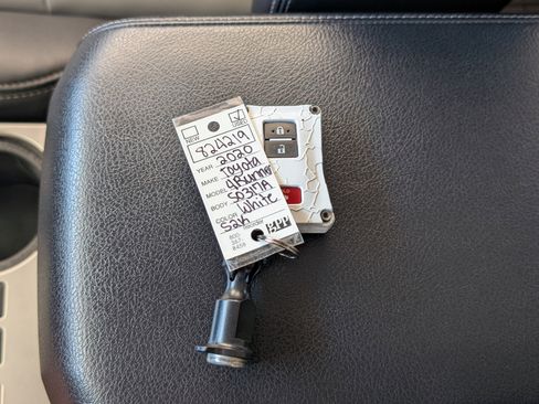 Used 2020 Toyota 4Runner SR5 Premium w/ Moonroof Package image 37