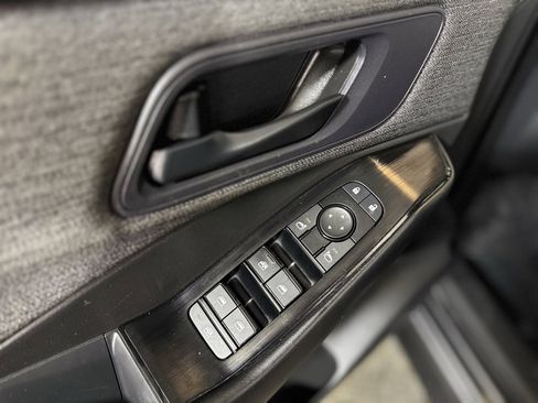 Used 2023 Nissan Rogue S image 20