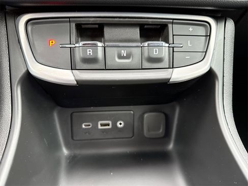 Used 2023 GMC Terrain SLE image 20