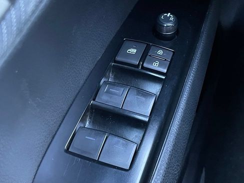 Used 2025 Toyota Camry SE FWD image 11