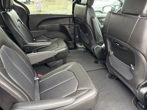New 2026 Chrysler Pacifica Select image 24