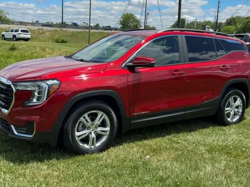 Used 2022 GMC Terrain SLE w/ Driver Convenience Package FWD image 3