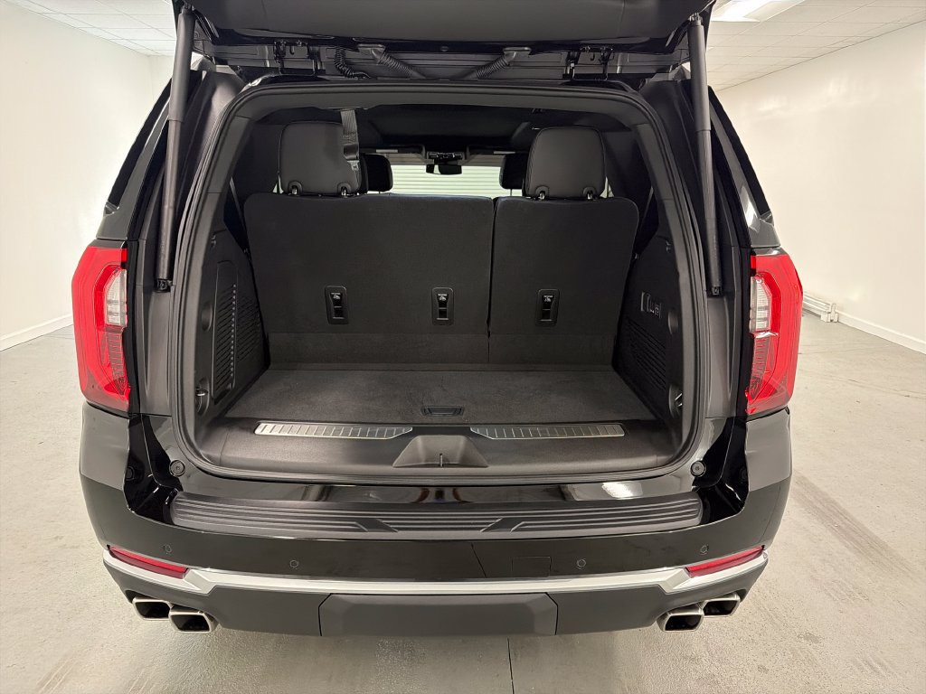 Used 2026 GMC Yukon Denali w/ Sun & Power Step Package AWD/4WD image 8