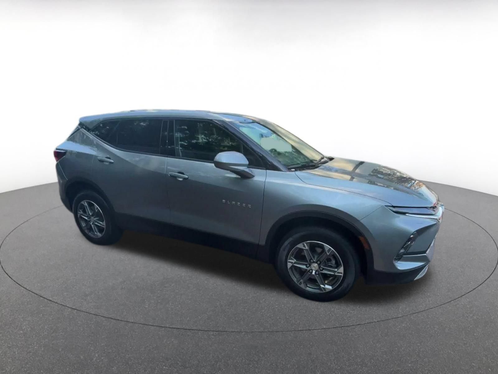 Used 2026 Chevrolet Blazer LT FWD image 2