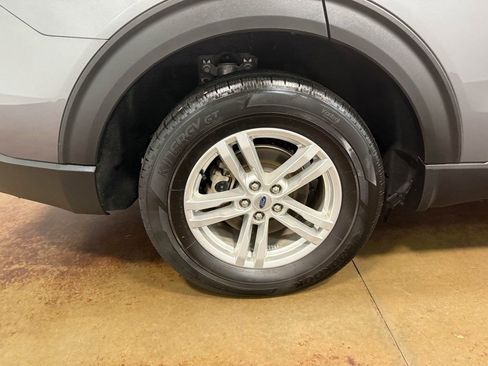 Used 2022 Ford Explorer XLT image 90