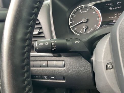 Used 2025 Nissan Rogue SV FWD image 29