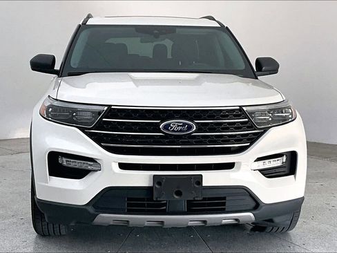 Used 2022 Ford Explorer XLT w/ Equipment Group 202A image 5