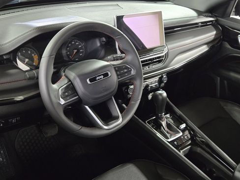 Used 2024 Jeep Compass Trailhawk image 9