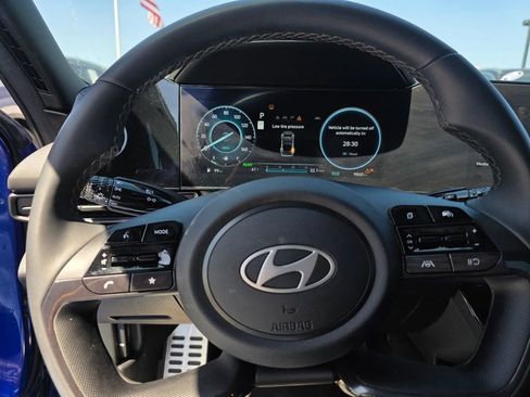 Used 2025 Hyundai Elantra SEL FWD image 8