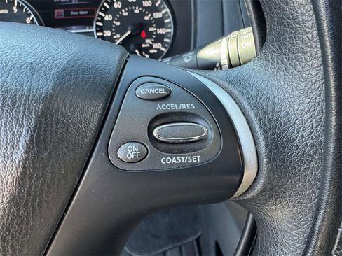 Used 2020 Nissan Pathfinder S image 20