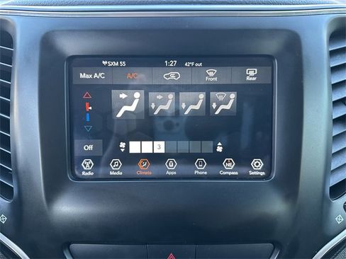 Used 2019 Jeep Cherokee Latitude Plus image 24