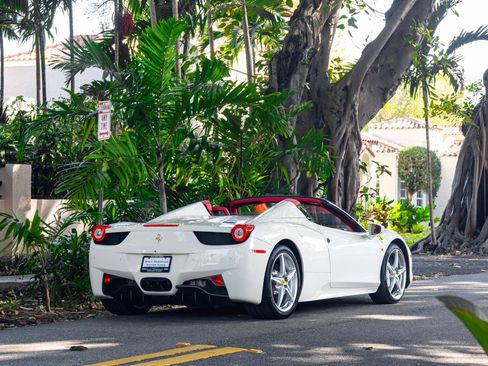 Used 2013 Ferrari 458 Spider image 32