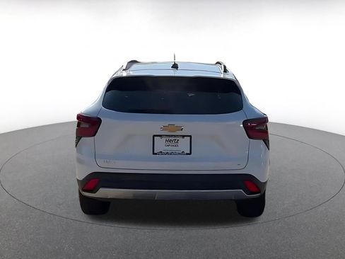 Used 2025 Chevrolet Trax LT image 12