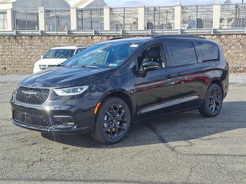 New 2026 Chrysler Pacifica Select w/ S Appearance Package image 2