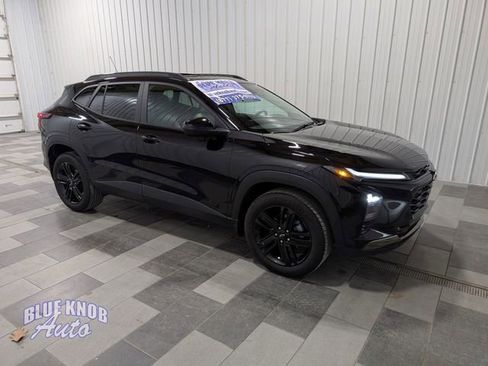 Used 2025 Chevrolet Trax ACTIV w/ Sunroof Package image 5