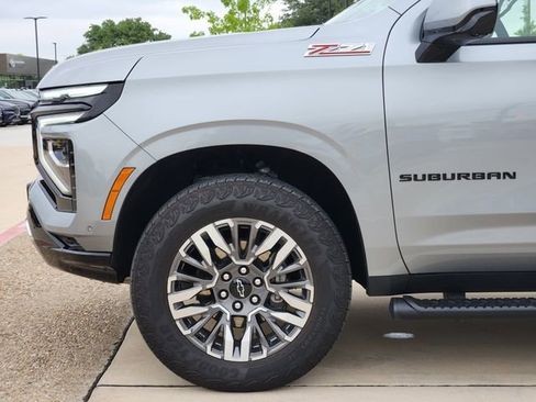 Certified 2025 Chevrolet Suburban Z71 AWD/4WD image 6