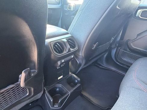 Used 2024 Jeep Wrangler Unlimited Rubicon AWD/4WD image 24