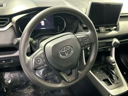 Used 2023 Toyota RAV4 LE image 18