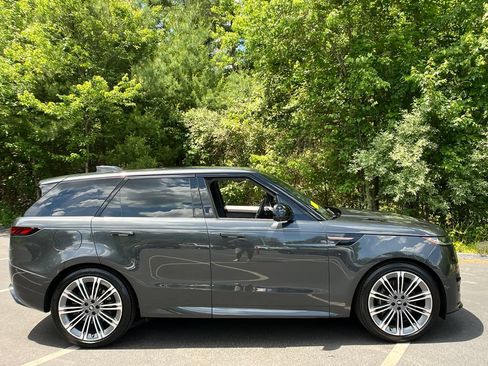 Used 2025 Land Rover Range Rover Sport Dynamic SE AWD/4WD image 6