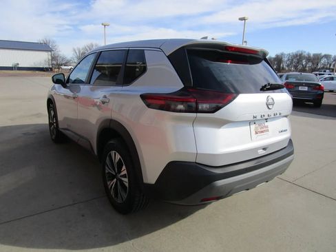 Used 2022 Nissan Rogue SV AWD/4WD image 7