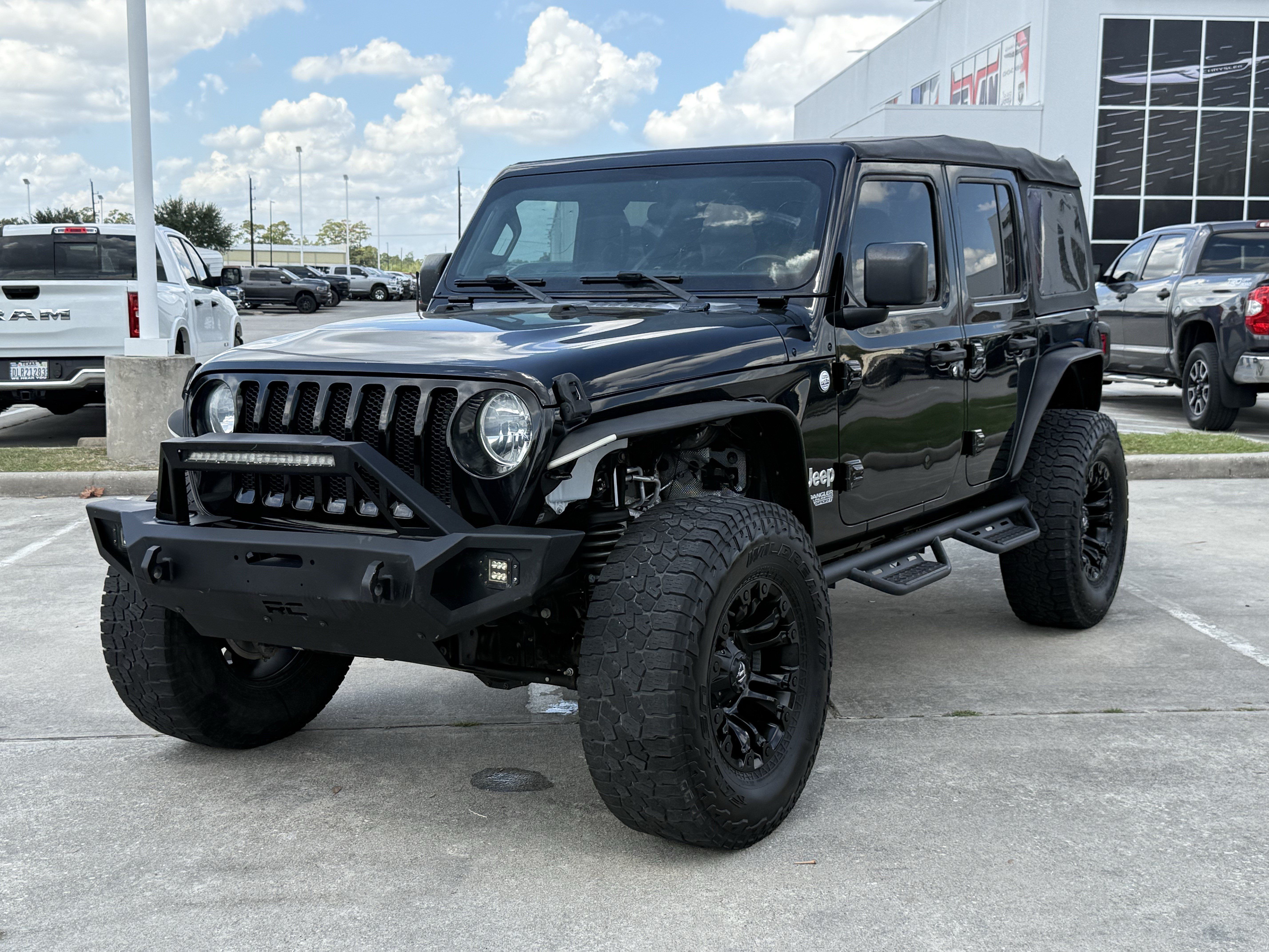 Used 2018 Jeep Wrangler Unlimited Sport S AWD/4WD image 9
