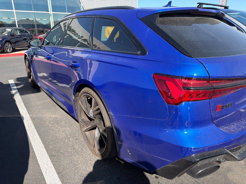 Used 2022 Audi RS 6 AWD/4WD image 4